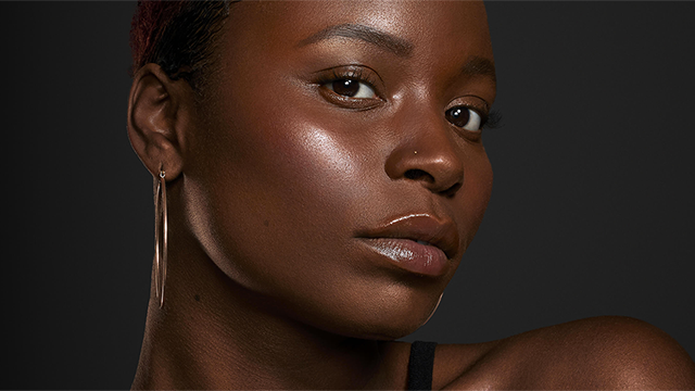 How To Achieve The Perfect Strobing Look On Darker Skin Tones [VIDEO]
