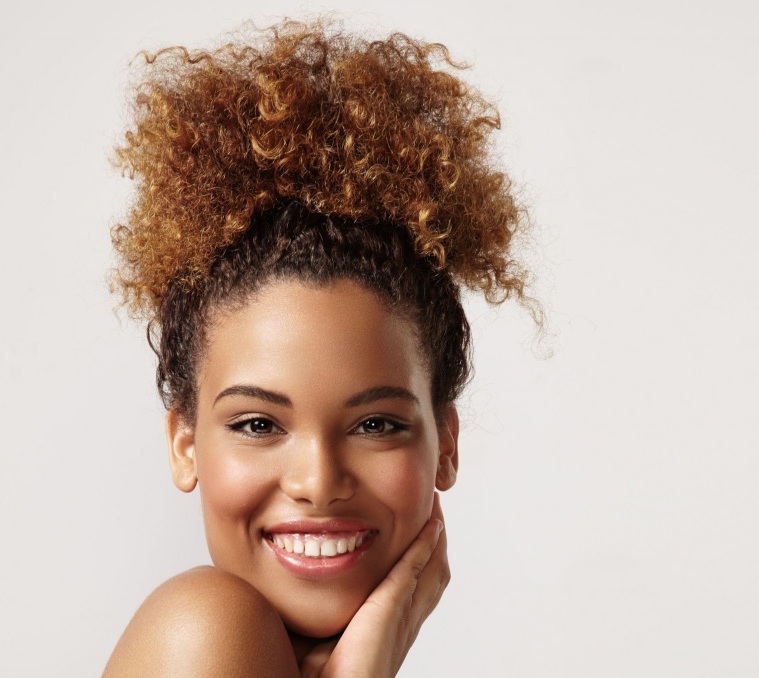 Discover 5 hairstyles for curly hair