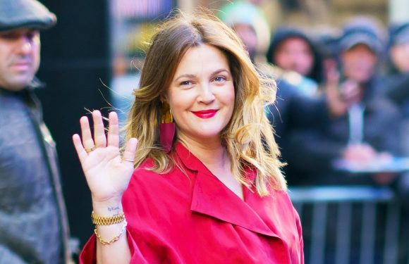 Drew Barrymore Fully Channeled Julia Roberts With These 1990s-Style Curls — See Photo