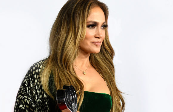 Jennifer Lopez’s Gilded Manicure Is a Sickeningly Sweet Bennifer Tribute — See Photos