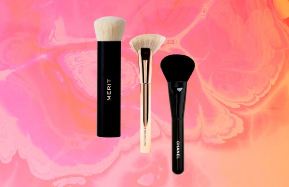 19 Best Makeup Brushes of 2022 for Every Part of Your Face, Eyes, and Lips