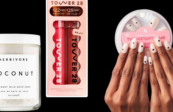15 Best Beauty Gifts Under $25 2022 That’ll Make Them Smile But Won’t Break the Bank: Holiday Gift Guide
