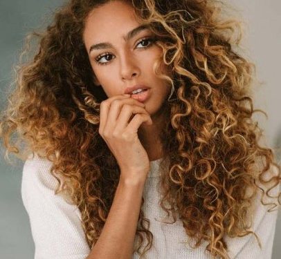 The Ultimate Guide to Clumping Curls: How to Achieve Defined and Bouncy Curls