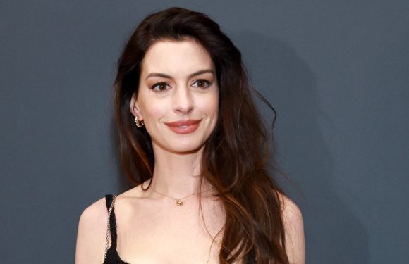 Anne Hathaway Wore “Alien Nails” to the Versace Runway Show — See Photos